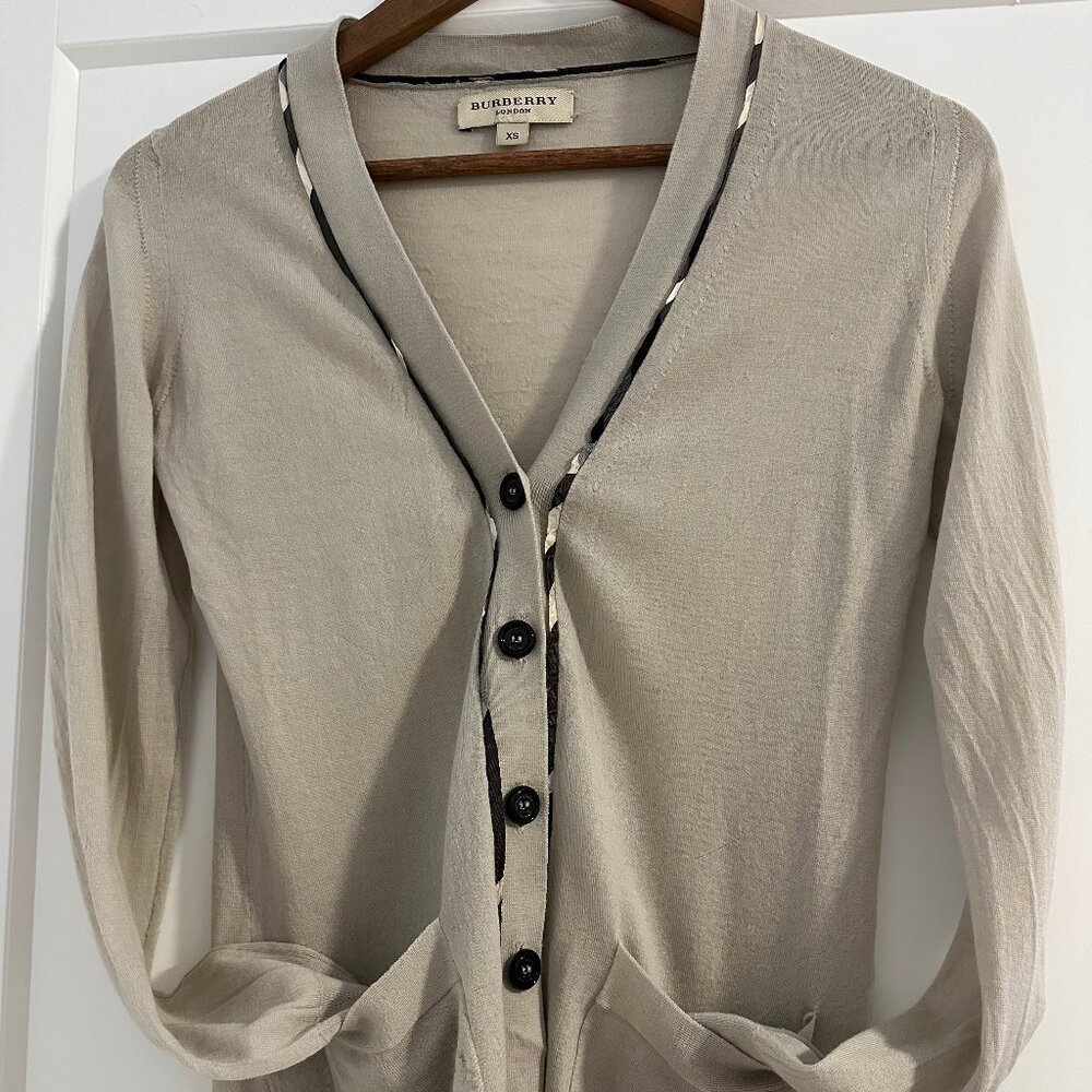 Burberry cardigan size XS